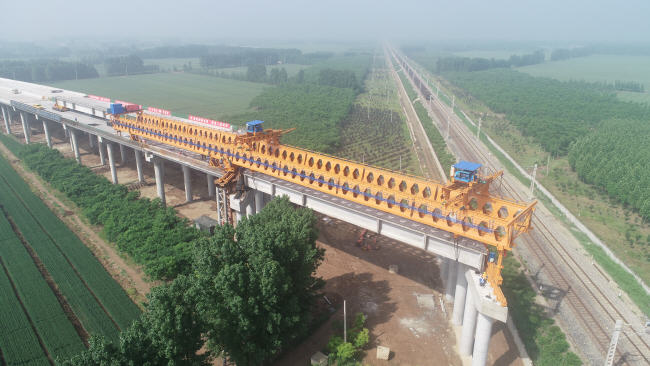 高东高速上跨邯济铁路架梁施工
